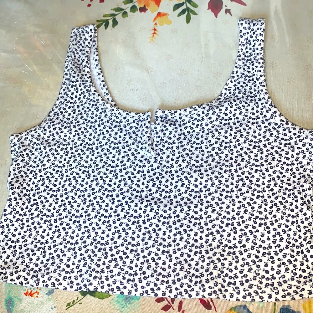 Flower patterned crop top!
